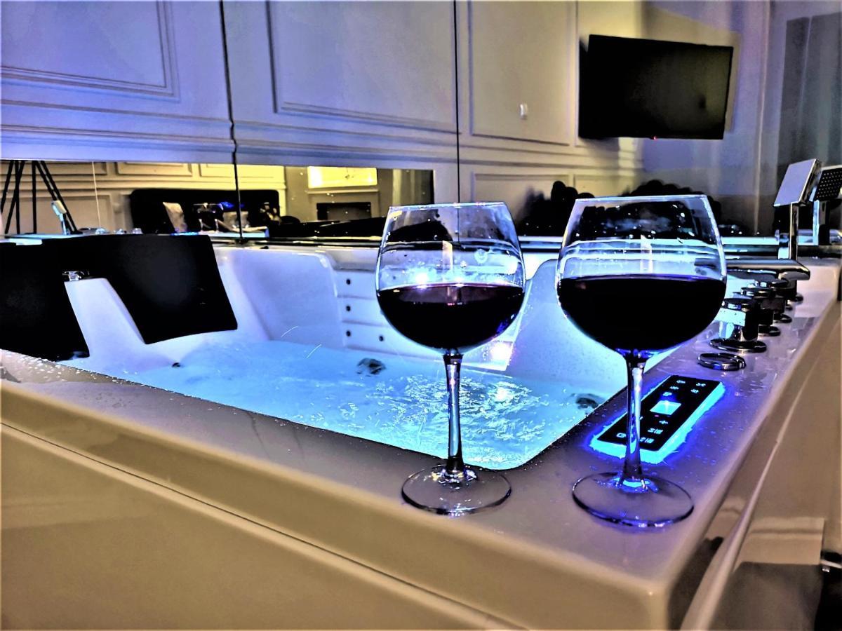 Luxury Jacuzzi Apartment Krakow Luaran gambar