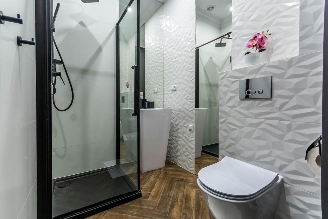 Luxury Jacuzzi Apartment Krakow Luaran gambar